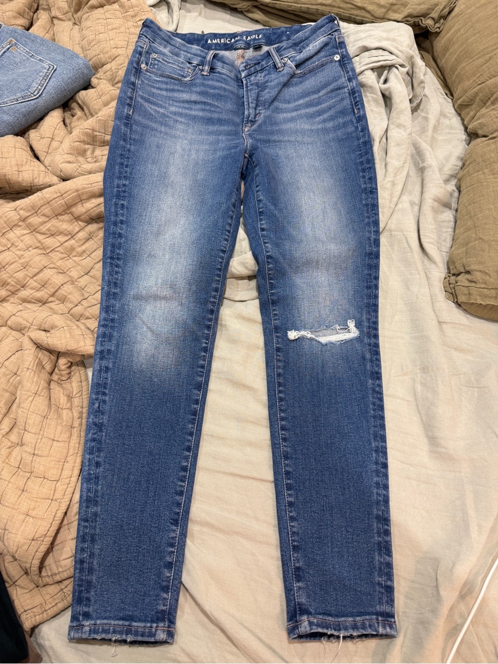 American Eagle Outfitters Medium Blue Distressed Skinny Jeans - Women's